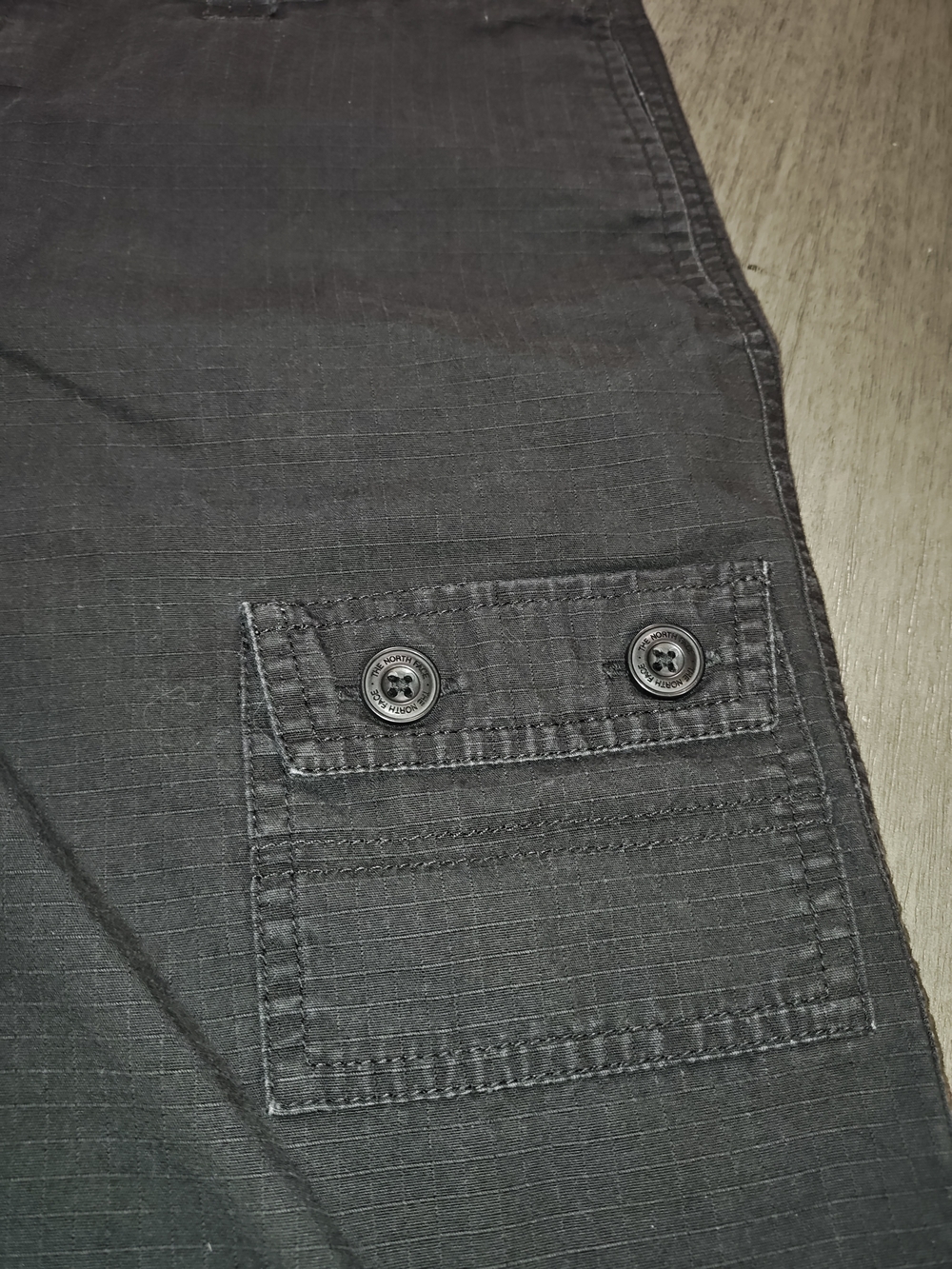 The North Face Woman's Black Cargo Shorts ,Size 10 - Picture 9 of 11